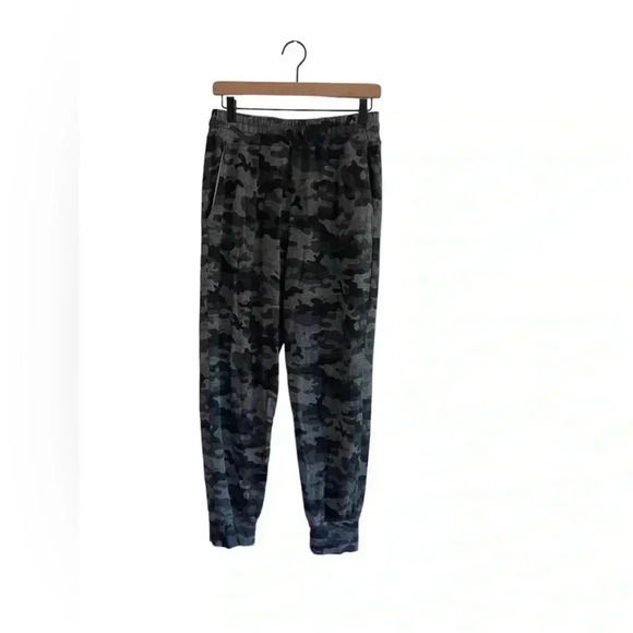 Sundry Grey Camo Cropped Pocket Jogger from Evereve Sz 3 /Medium EUC. USA made - Picture 3 of 5